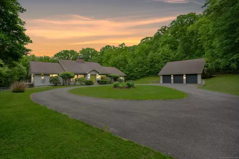 220 Church Hill Rd, Woodbury, CT 06798