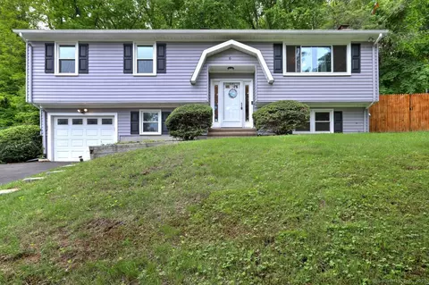6 Snowapple Ln, Milford, CT 06460
