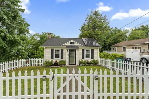 5 Glenville Rd, New Fairfield, CT 06812
