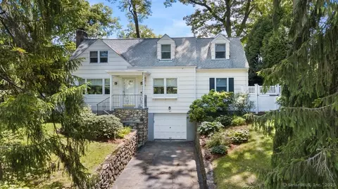 166 Dannell Dr, Stamford, CT 06905