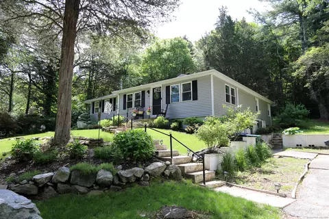 18 Totoket Rd, Quaker Hill, CT 06375