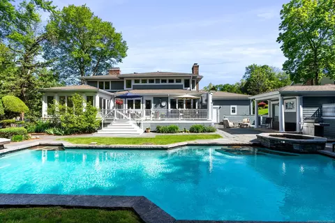 94 Southpond Rd, Glastonbury, CT 06073