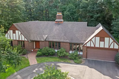 1 Cobblestone Rd, Glastonbury, CT 06033