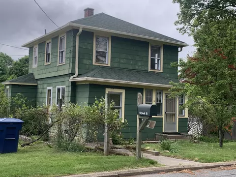 10 Back St, Waterford, CT 06385