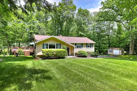 9 Honey Ln, Sandy Hook, CT 06482