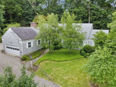 345 Hollow Tree Ridge Rd, Darien, CT 06820