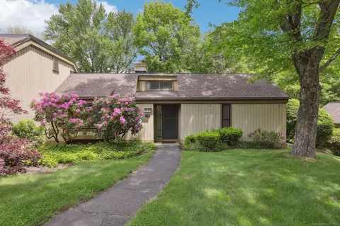 687 Heritage Vlg #B, Southbury, CT 06488