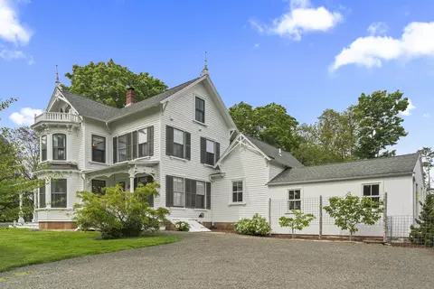 131 Elm St, Guilford, CT 06437