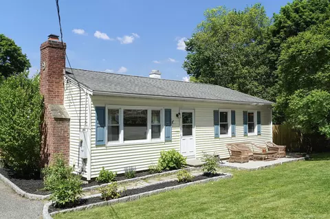9 Waterhorse Brook Dr, Bethel, CT 06801