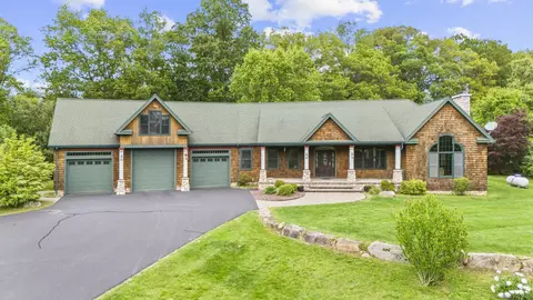 55 Paula Ln, Manchester, CT 06040