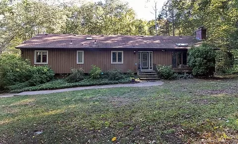 28 Rock Hill Rd, Woodbridge, CT 06525