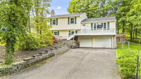 246 Rocky Top Rd, Hamden, CT 06514