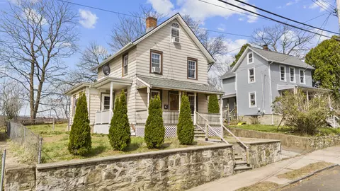 12 Summit St, Derby, CT 06418