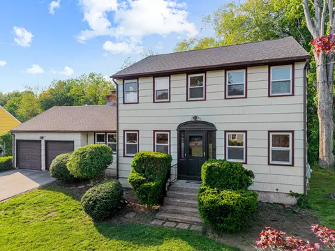 14 Meadowood Ln, Old Saybrook, CT 06475