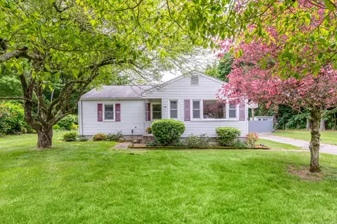 30 Fairlawn Rd, Glastonbury, CT 06033
