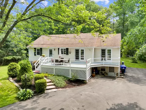 21 Quarry Rd, Branford, CT 06405