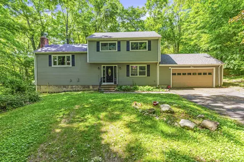 124 Boston Post Rd, Guilford, CT 06437
