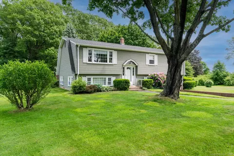 39 Ivy Dr, Southington, CT 06489