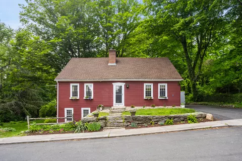 8 Cider Mill Rd, Tolland, CT 06084