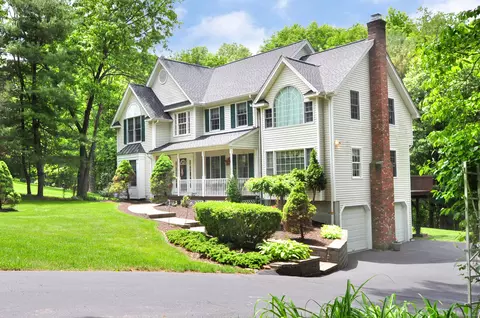 18 Bayberry Ln, New Milford, CT 06776