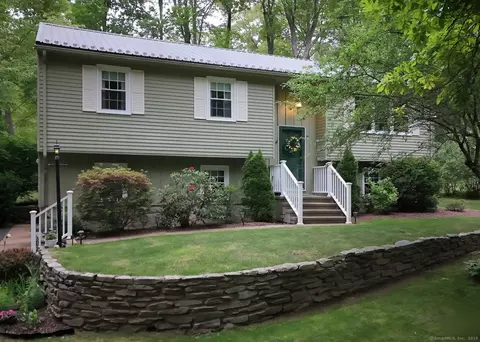 10 Brewer Rd, East Hampton, CT 06424