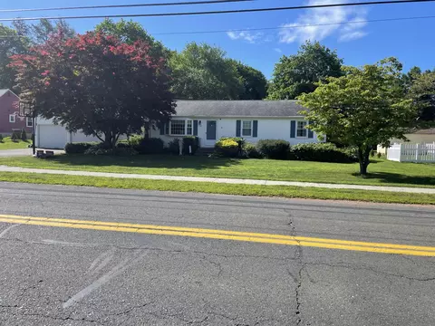 67 Geer St, Cromwell, CT 06416
