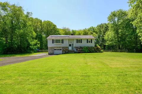 74 Blueberry Ln, Southbury, CT 06488