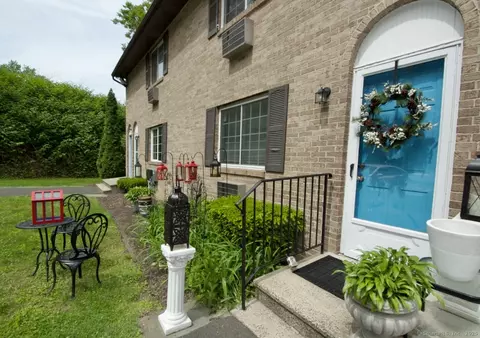 35 Mountain Village Rd #15, Waterbury, CT 06706