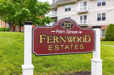 237 Fern St #206W, West Hartford, CT 06119