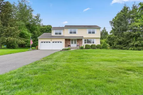31 Elizabeth St, Shelton, CT 06484
