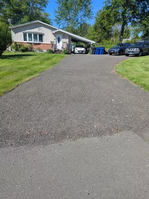 4 Lynn Ln, Windsor Locks, CT 06096