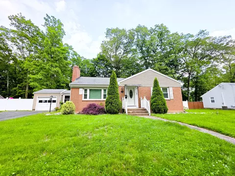 31 Andor Rd, Manchester, CT 06040