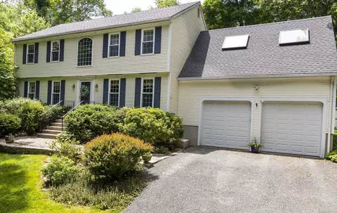 613 Ridgewood Rd, Middletown, CT 06457
