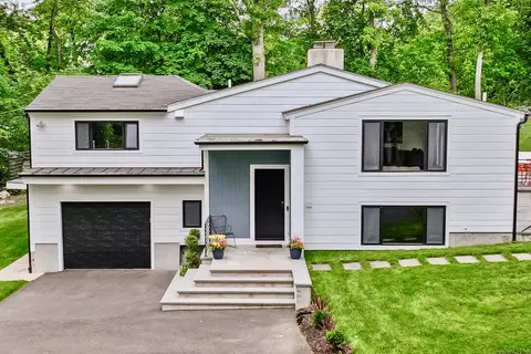 23 Wyndover Ln N, Stamford, CT 06902