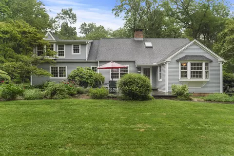 89 Pease Rd, Woodbridge, CT 06525