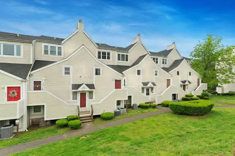 173 Russo Ave #406, East Haven, CT 06513