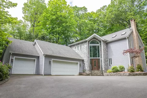 43 Metacomet Rd, Farmington, CT 06032