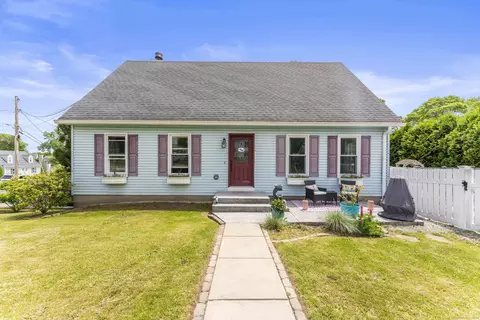 80 Blueberry Hill Rd, Groton, CT 06340