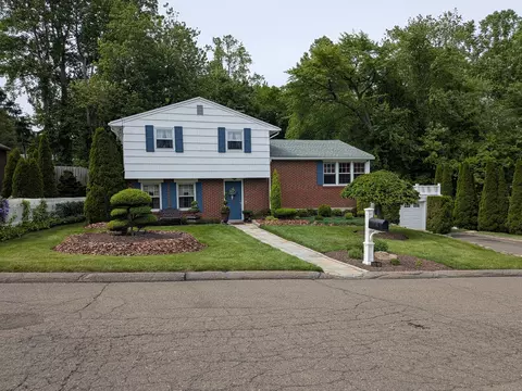 15 Golden Rod Dr, Ansonia, CT 06401