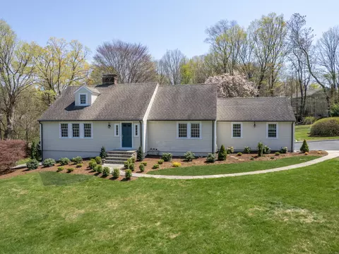27 Powderhorn Dr, Ridgefield, CT 06877