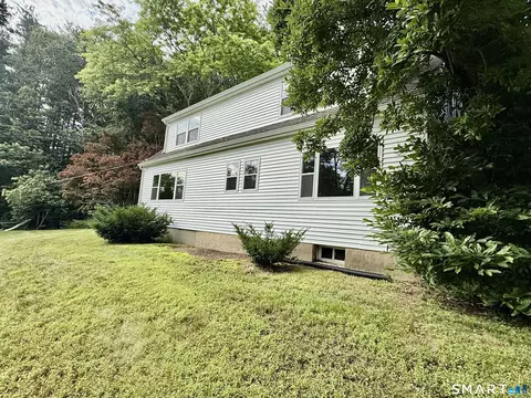 241 Hoop Pole Hill Rd, Woodbury, CT 06798