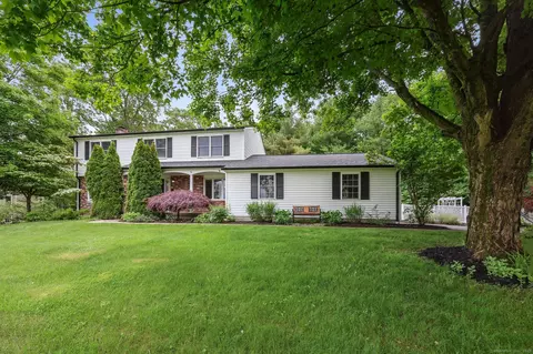 25 New England Dr, Wallingford, CT 06492