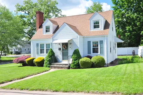 89 Bigelow St, Manchester, CT 06040
