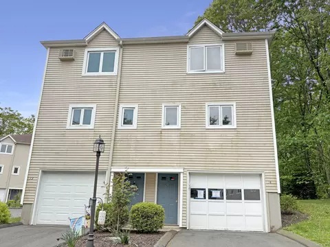 245 E Woodland St #14, Meriden, CT 06451