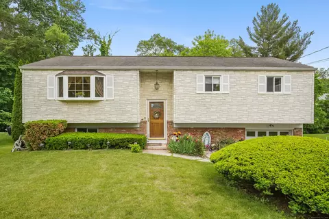 15 Amherst Pl, Stamford, CT 06902