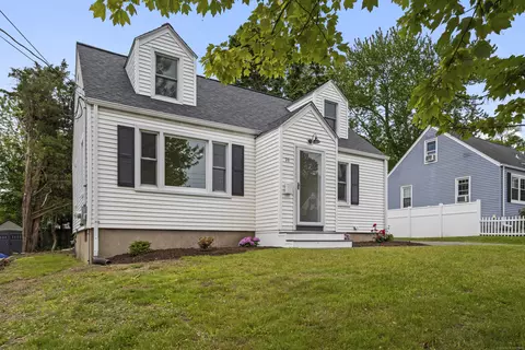 20 Woodlawn St, West Haven, CT 06516