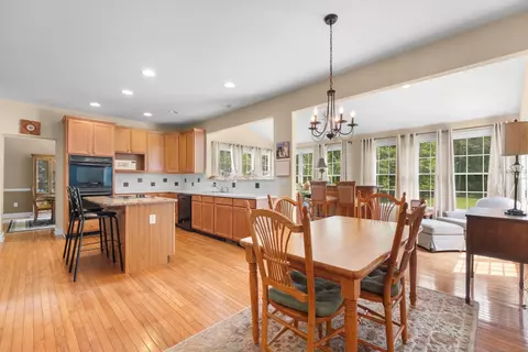 9 Chelsea Dr, Danbury, CT 06811