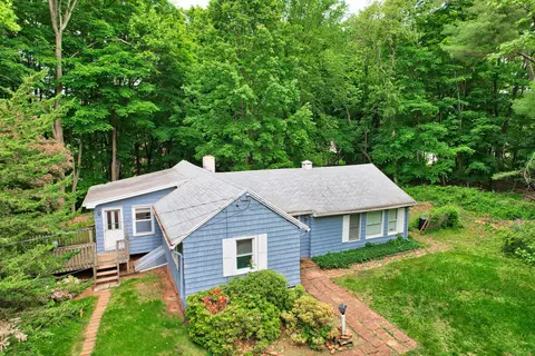 316 Jinny Hill Rd, Cheshire, CT 06410