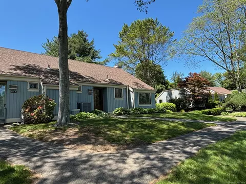 460 B Heritage Vlg #B, Southbury, CT 06488