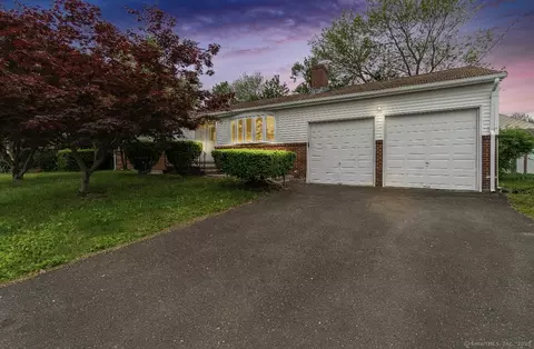 24 Linde St, West Haven, CT 06516